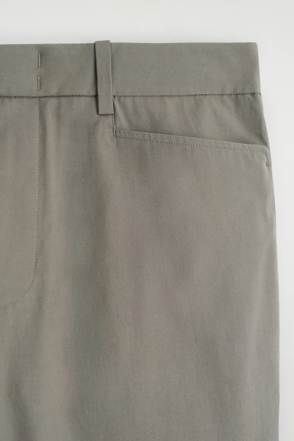 HOSE AUS BAUMWOLLE MIT GERADEM BEIN