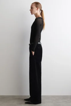 HOSE AUS BEFLOCKTEM DENIM MIT BARREL-BEIN