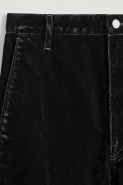 HOSE AUS BEFLOCKTEM DENIM MIT BARREL-BEIN