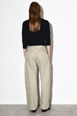HOSE AUS DENIM MIT BARREL-BEIN