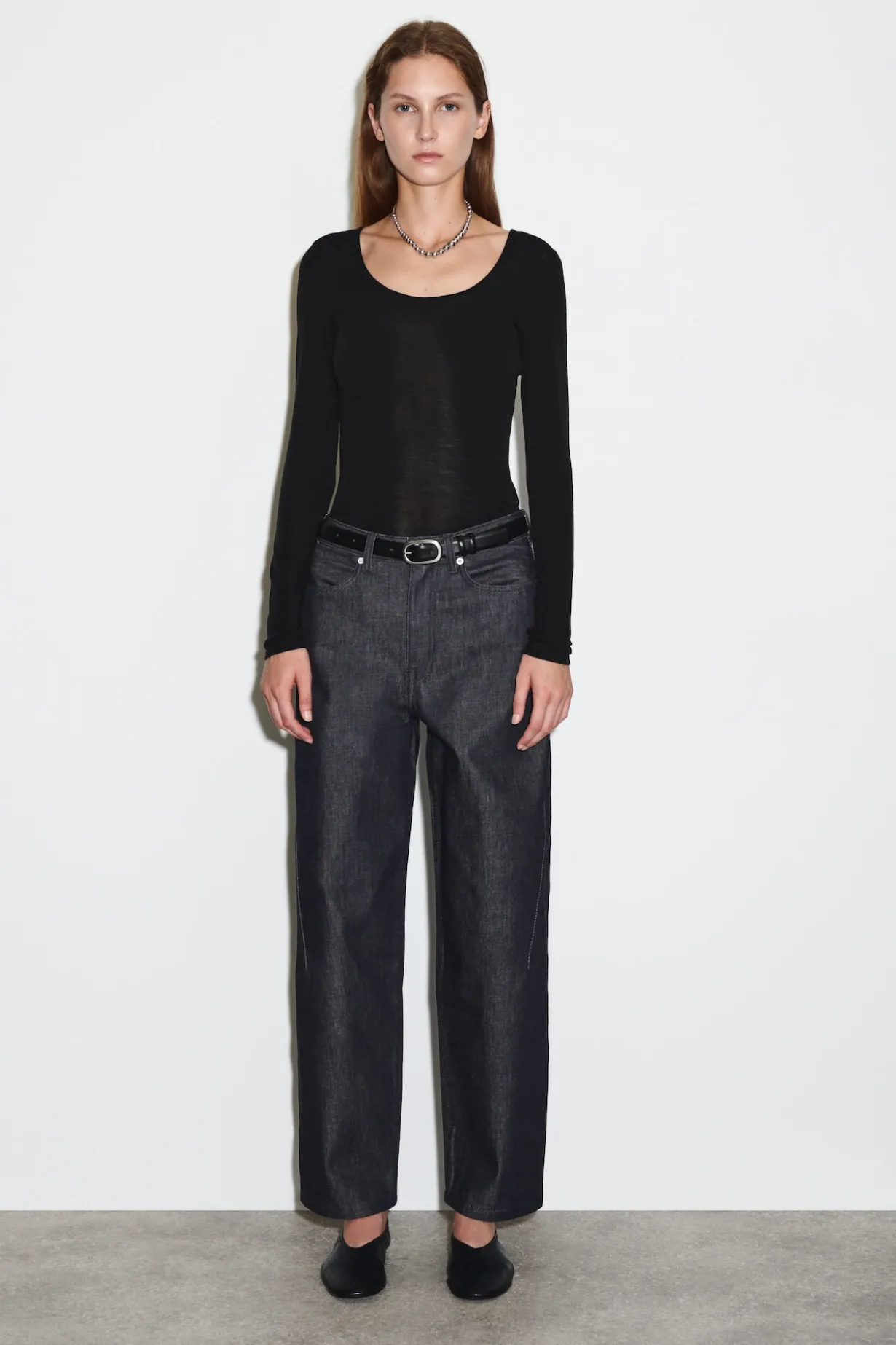 HOSE AUS DENIM MIT BARREL-BEIN
