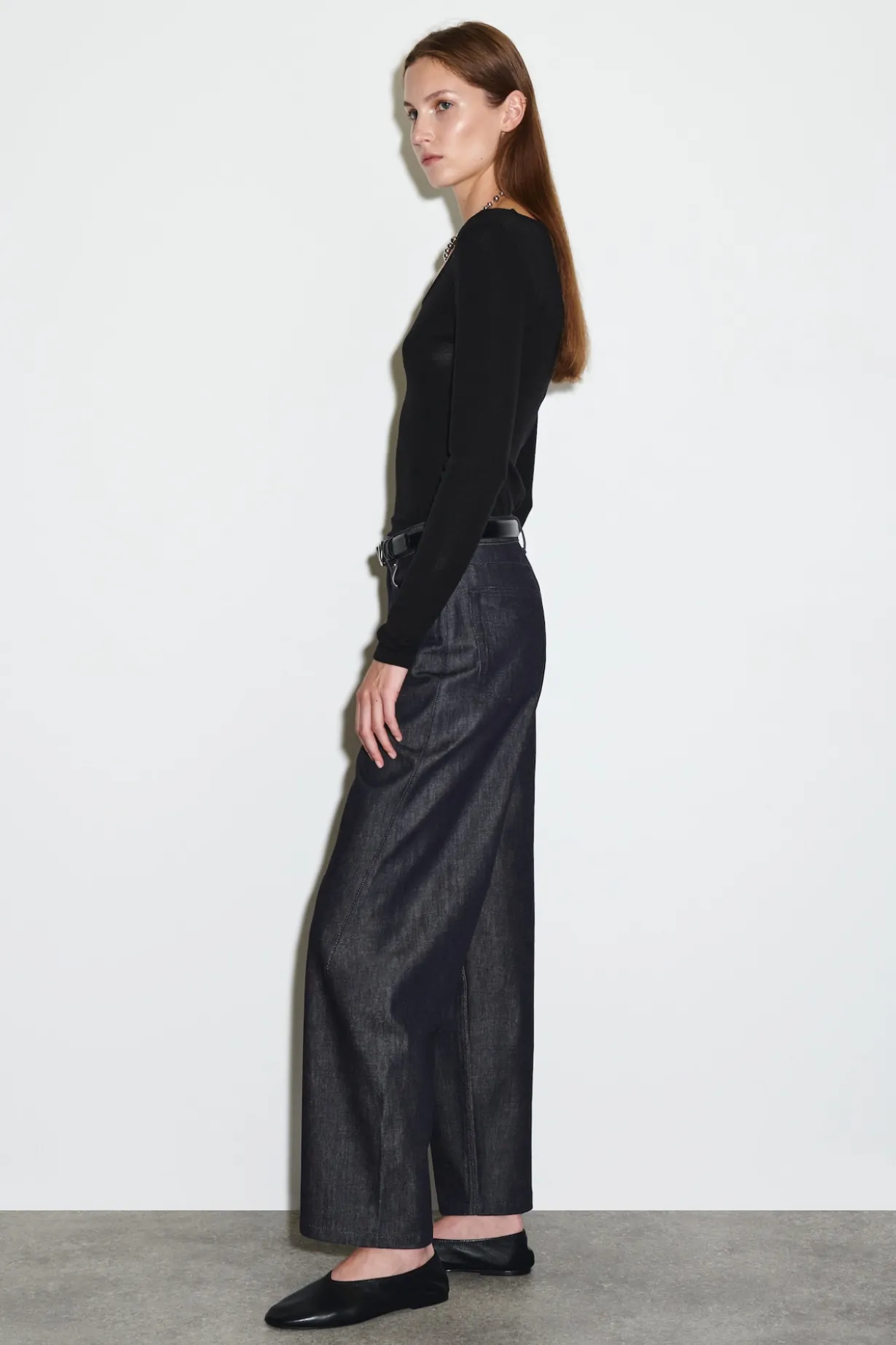 HOSE AUS DENIM MIT BARREL-BEIN