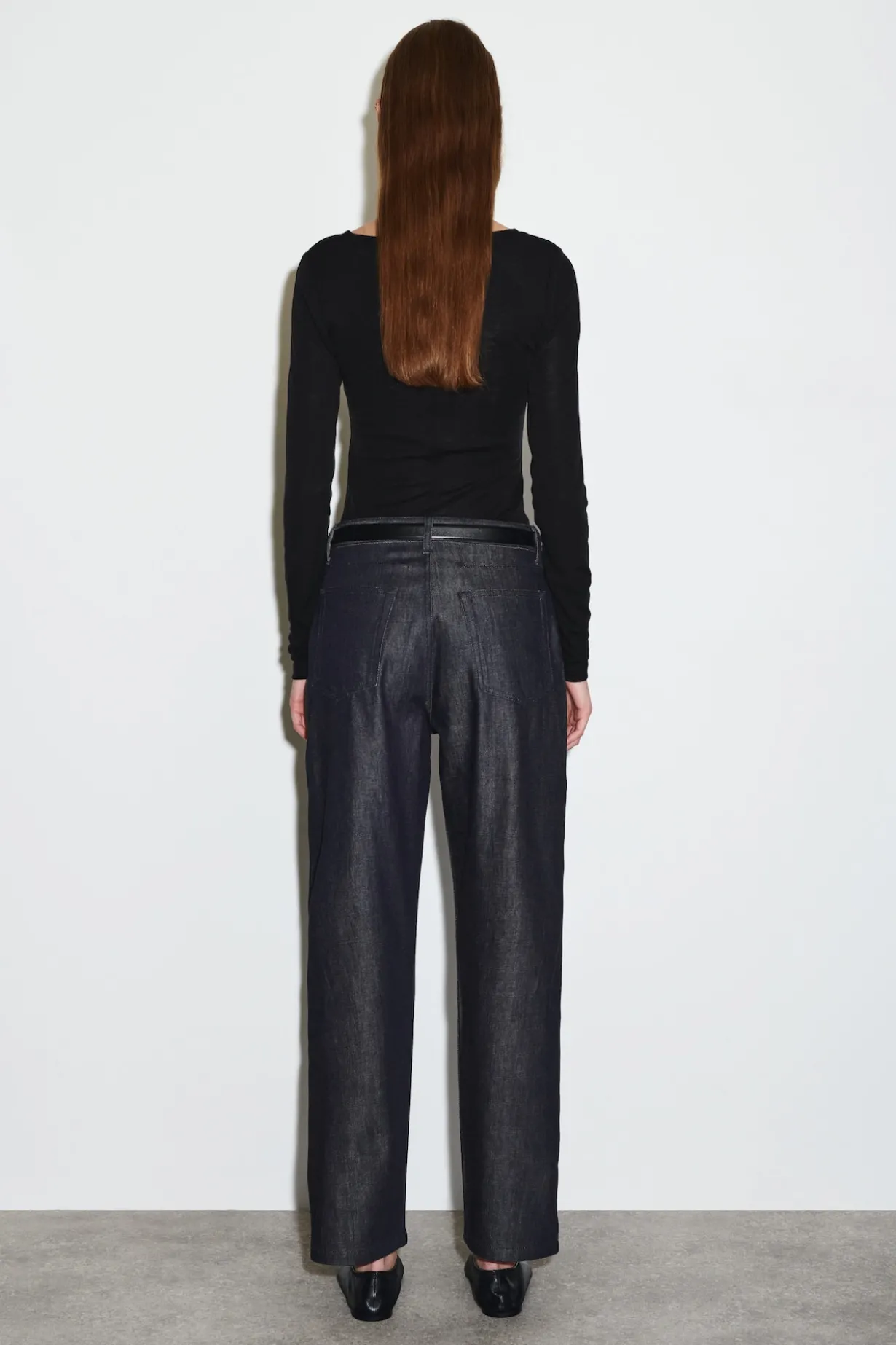 HOSE AUS DENIM MIT BARREL-BEIN
