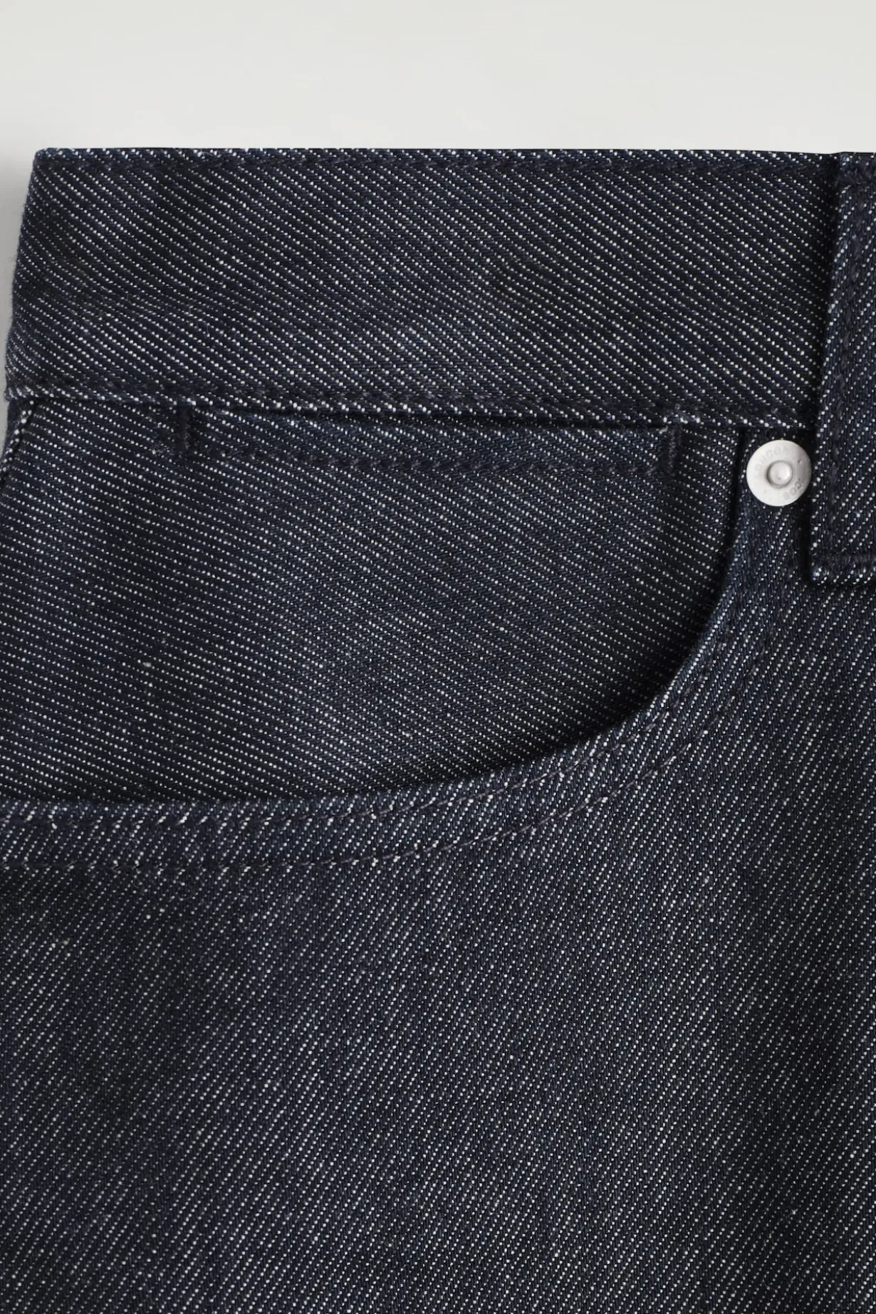 HOSE AUS DENIM MIT BARREL-BEIN