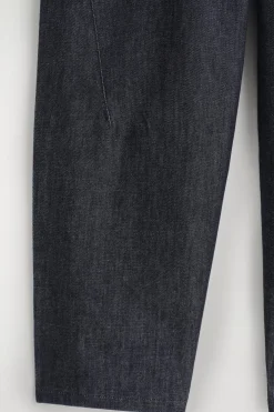 HOSE AUS DENIM MIT BARREL-BEIN