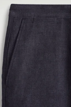 HOSE AUS DENIM MIT GERADEM BEIN