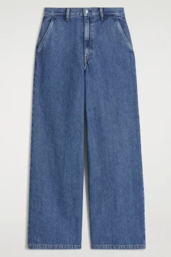 HOSE AUS DENIM MIT WEITEM BEIN