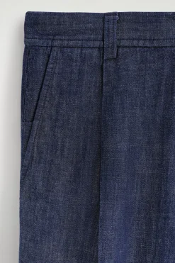 HOSE AUS DENIM MIT WEITEM BEIN UND BÜGELFALTEN