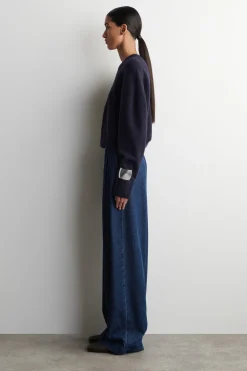 HOSE AUS DENIM MIT WEITEM BEIN UND BÜGELFALTEN