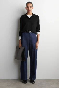 HOSE AUS DENIM MIT WEITEM BEIN