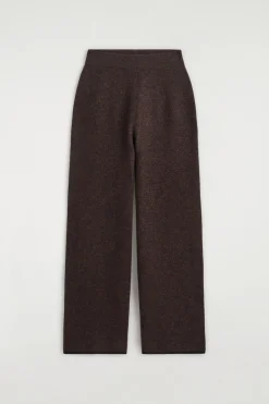 HOSE AUS GEKOCHTER MERINOWOLLE MIT WEITEM BEIN