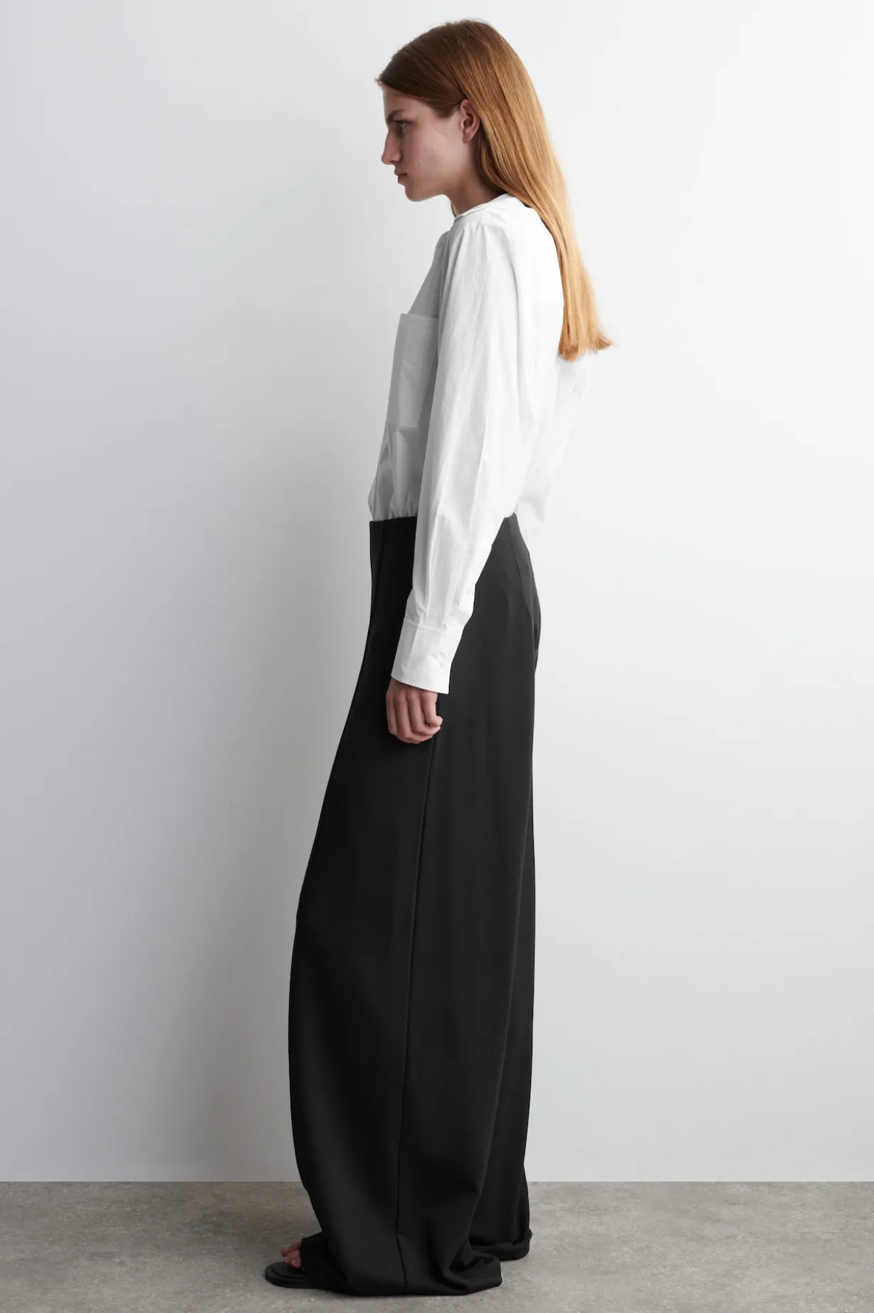 HOSE AUS JERSEY MIT WEITEM BEIN