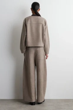 HOSE AUS KOCHWOLLE MIT BARREL-BEIN