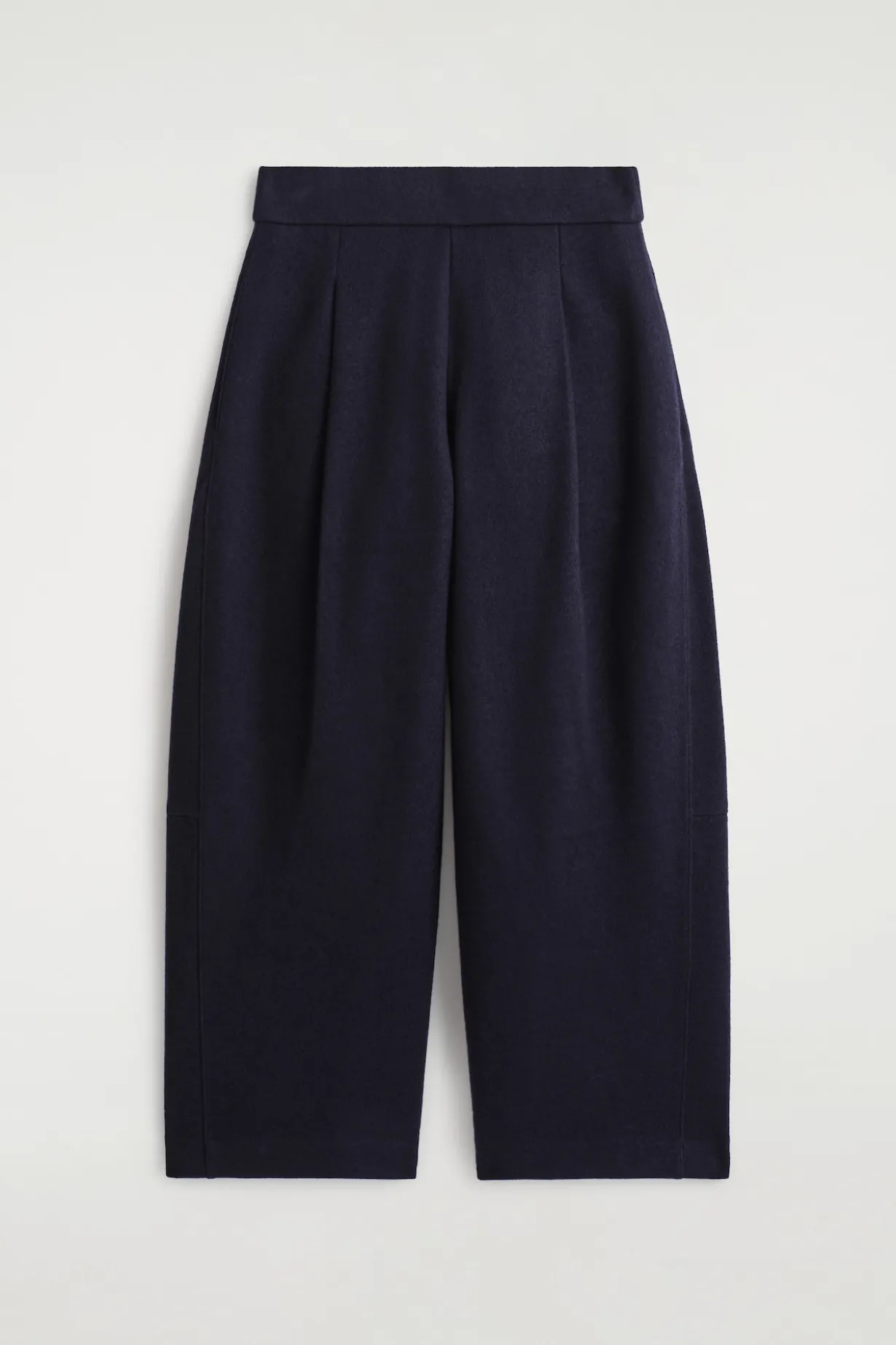 HOSE AUS KOCHWOLLE MIT BARREL-BEIN