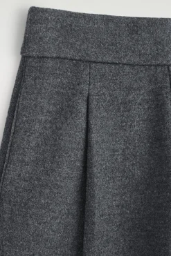 HOSE AUS KOCHWOLLE MIT BARREL-BEIN