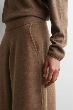 HOSE AUS MERINOWOLLE MIT BARREL-BEIN