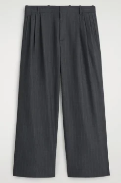 HOSE AUS MERINOWOLLE MIT WEITEM BEIN