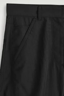 HOSE AUS NYLON MIT BARREL-BEIN