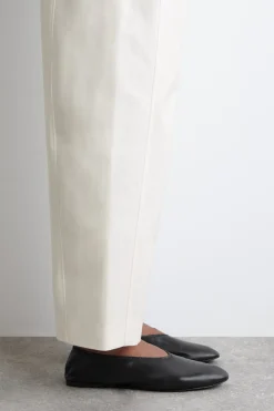 HOSE AUS PIMA-BAUMWOLLE MIT BARREL-BEIN