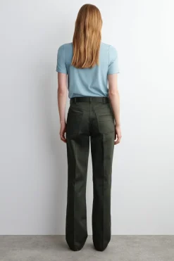 HOSE AUS SATIN MIT GERADEM BEIN