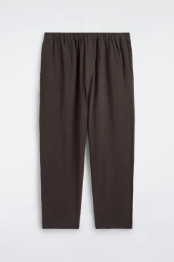 HOSE AUS SEERSUCKER MIT SCHMAL ZULAUFENDEM BEIN