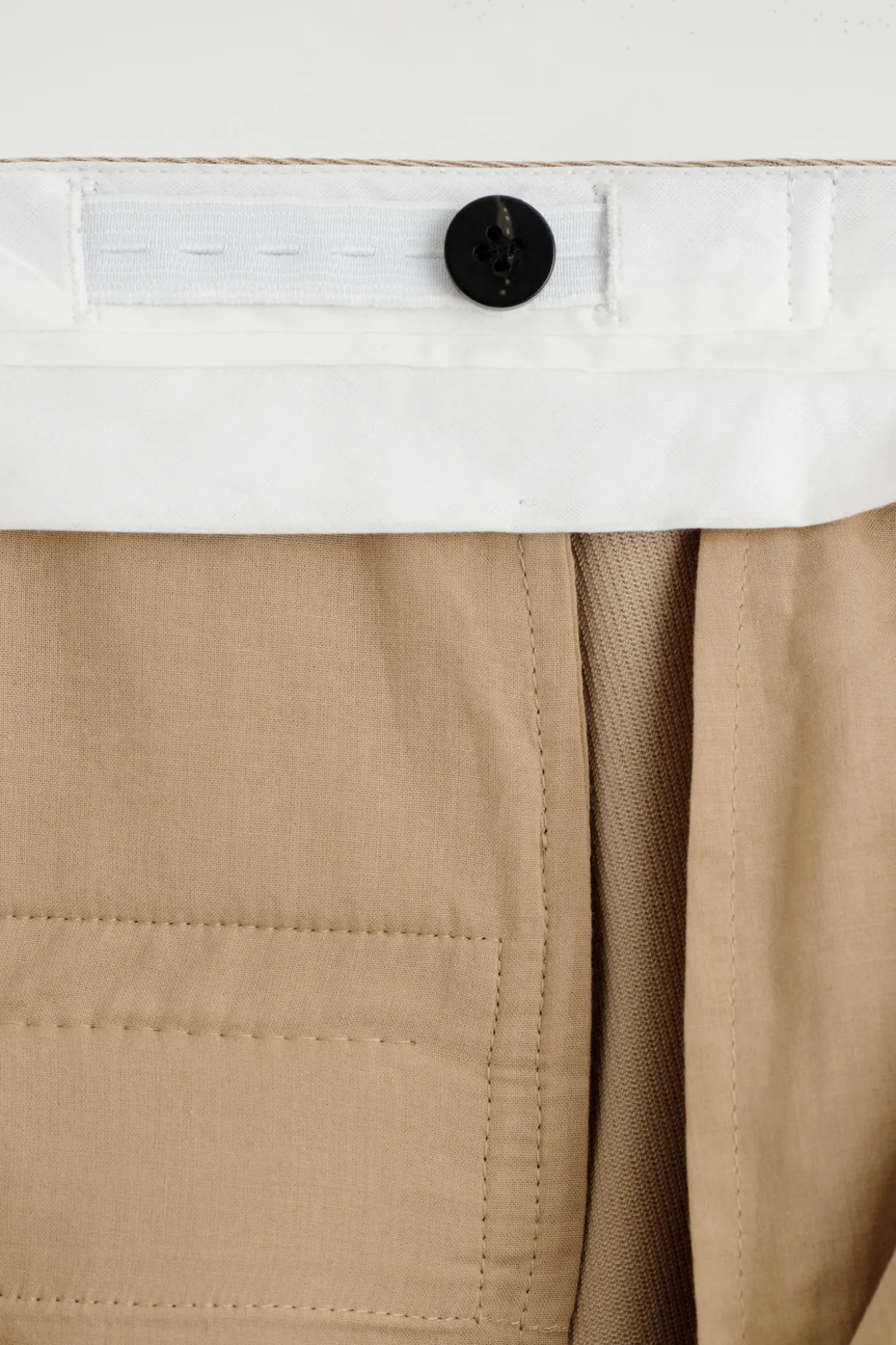 HOSE AUS TWILL MIT GERADEM BEIN
