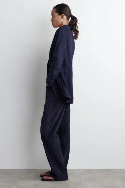 HOSE AUS VELOURSLEDER MIT GERADEM BEIN