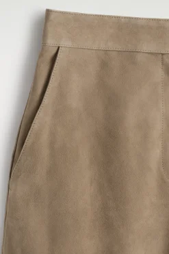 HOSE AUS VELOURSLEDER MIT GERADEM BEIN