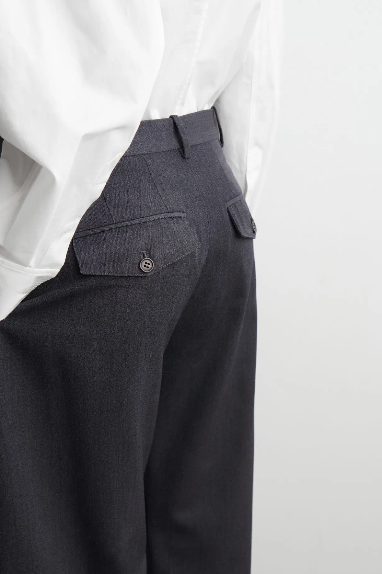 HOSE AUS WOLL-MIX MIT BARREL-BEIN