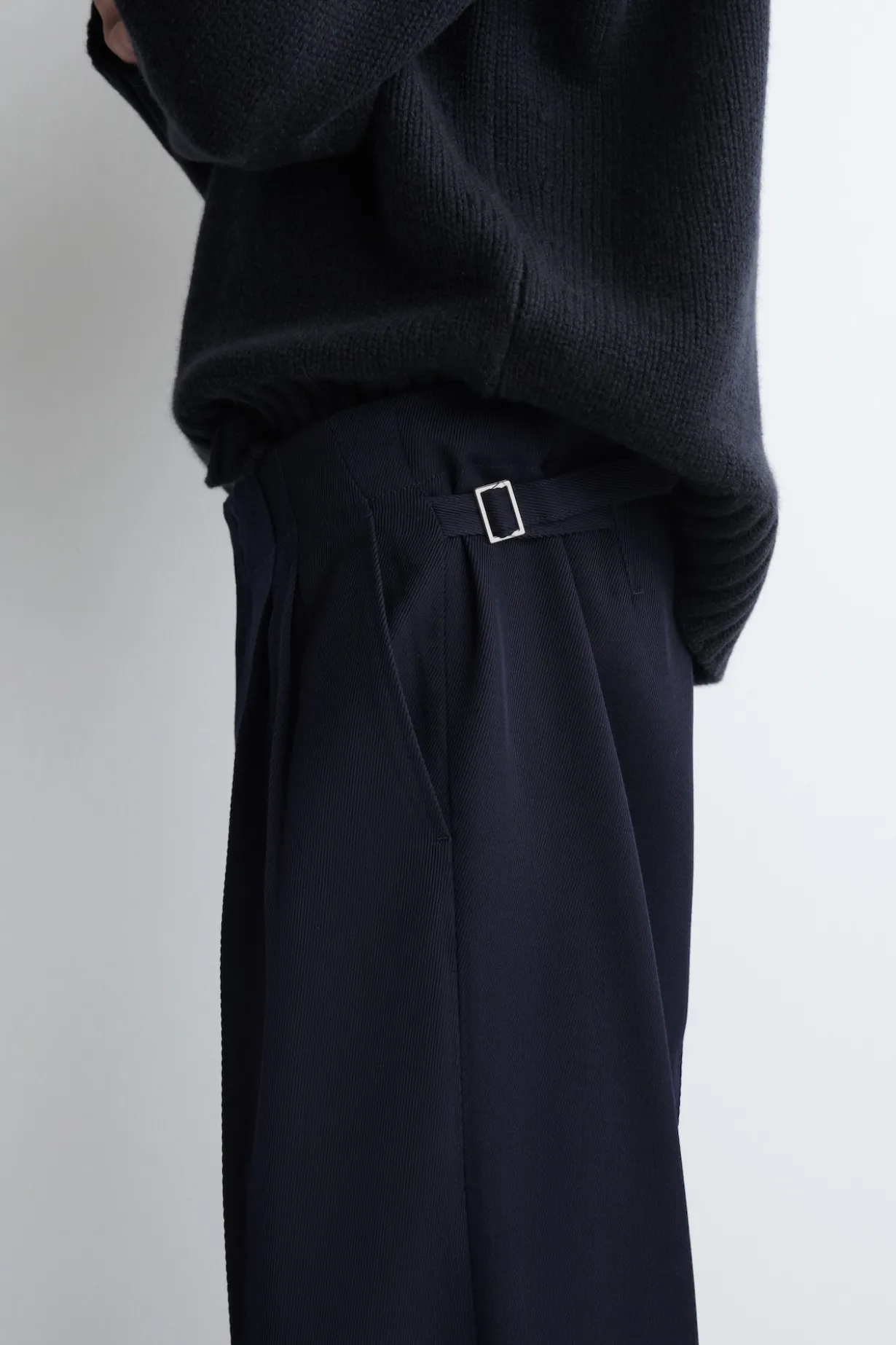 HOSE AUS WOLL-MIX MIT GERADEM BEIN UND FALTEN