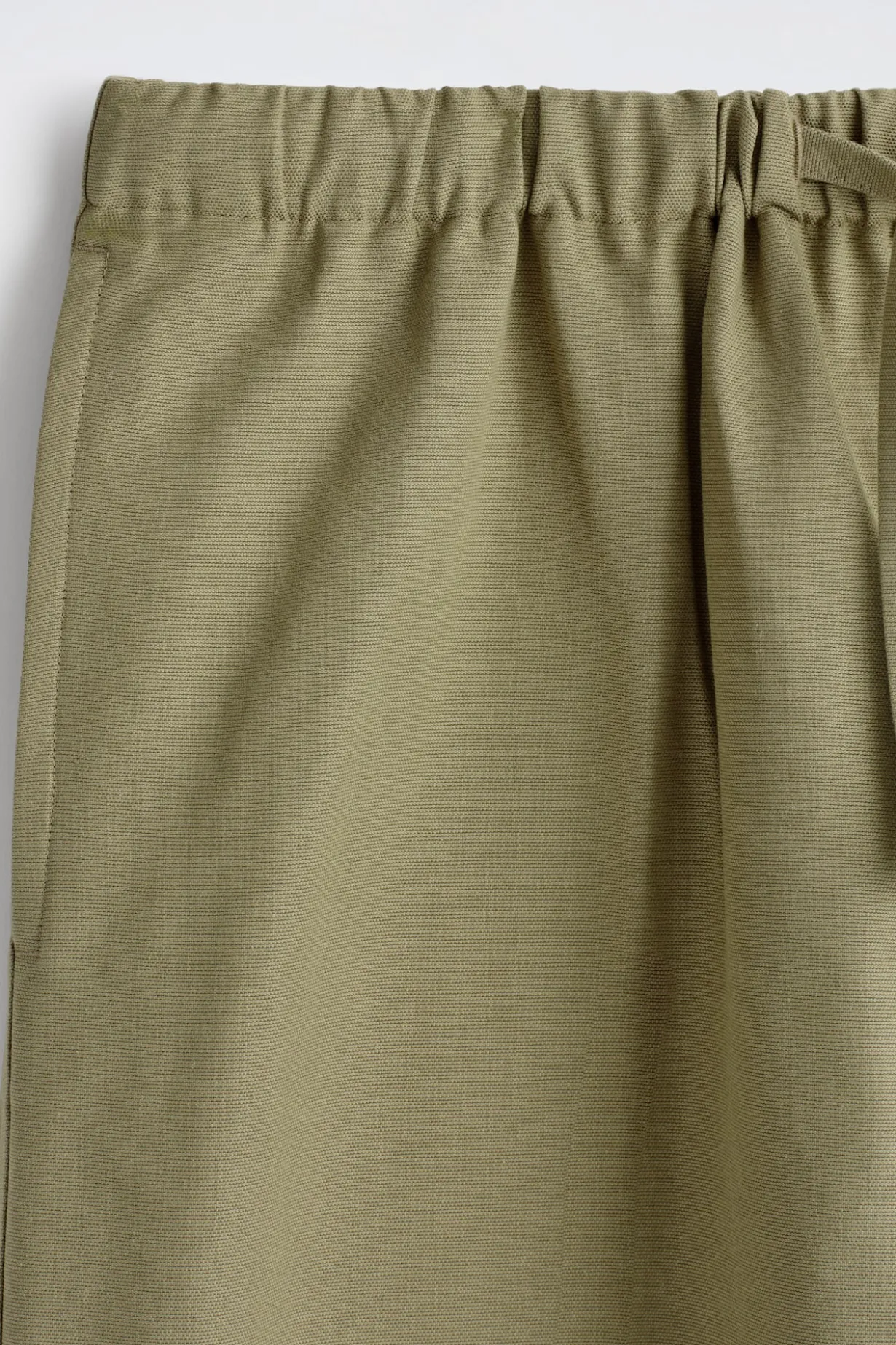 HOSE MIT KORDELZUGBUND UND BARREL-BEIN