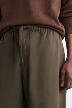 HOSE MIT KORDELZUGBUND UND BARREL-BEIN