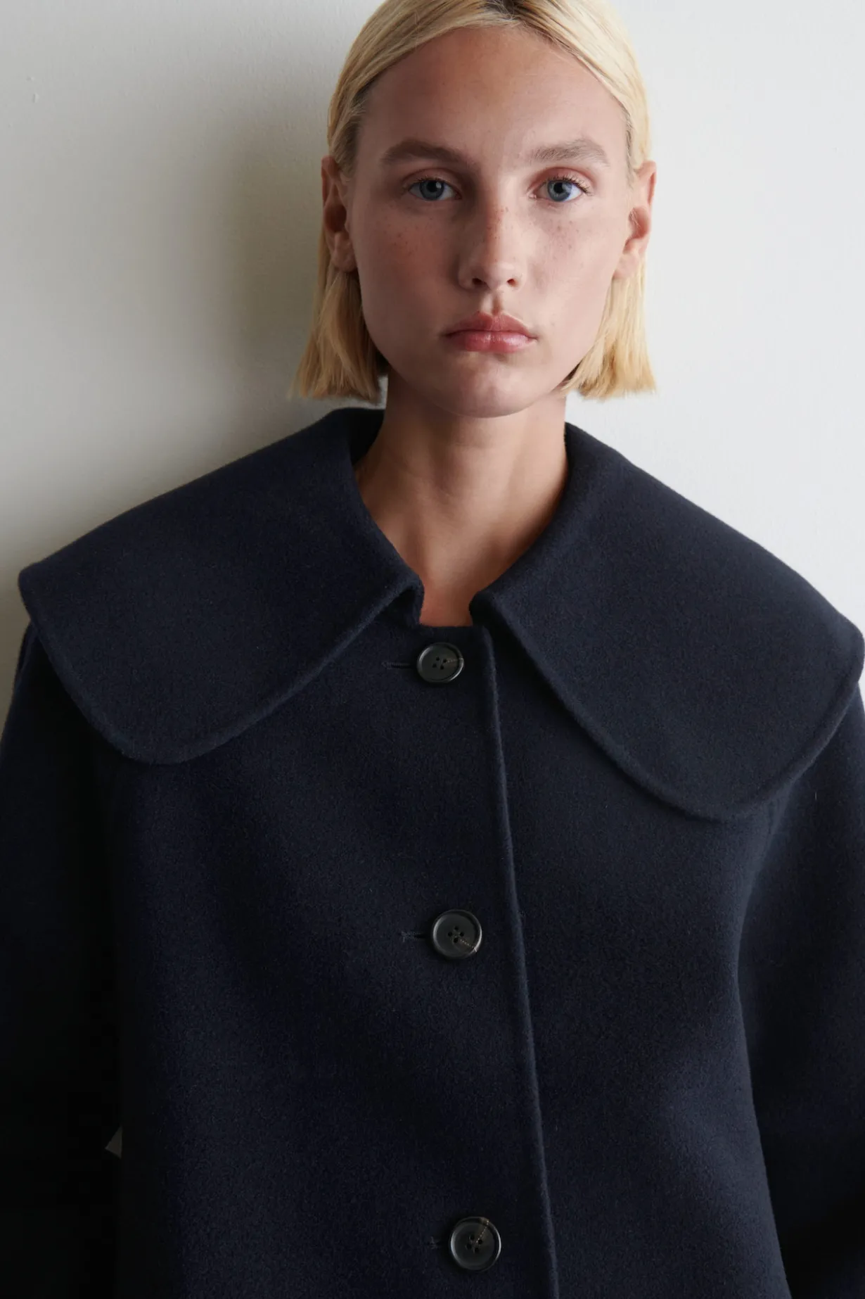 JACKE AUS DOUBLEFACE-WOLLE MIT KRAGEN