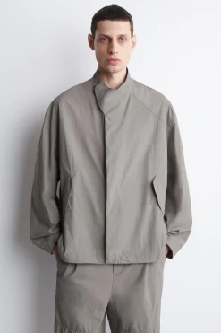 JACKE AUS FUNKTIONSNYLON