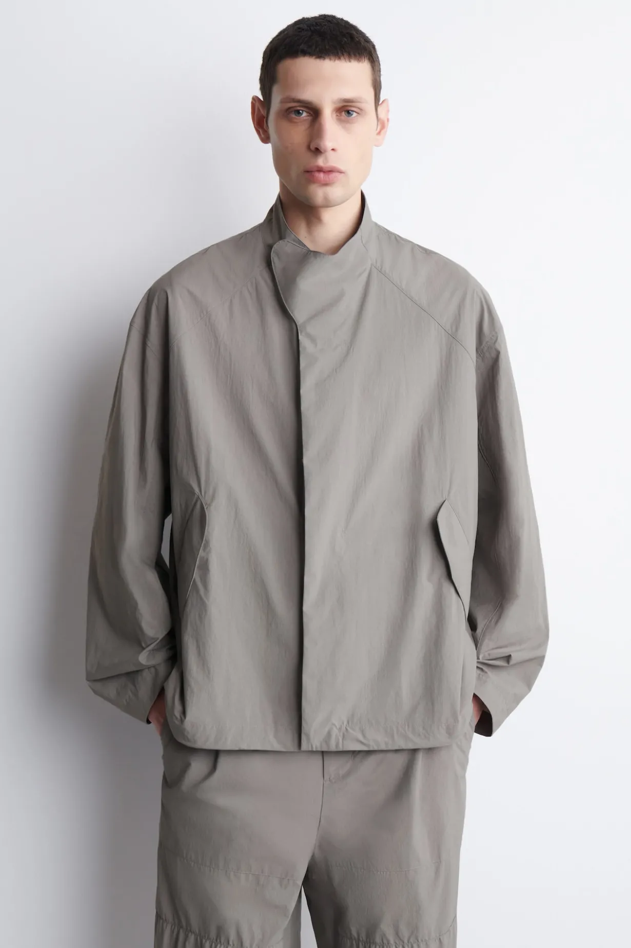 JACKE AUS FUNKTIONSNYLON