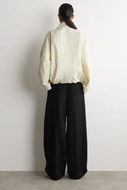 JACKE AUS NYLON MIT TRICHTERKRAGEN
