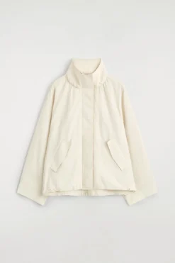 JACKE AUS NYLON MIT TRICHTERKRAGEN