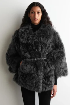 JACKE AUS SHEARLING MIT STEHKRAGEN