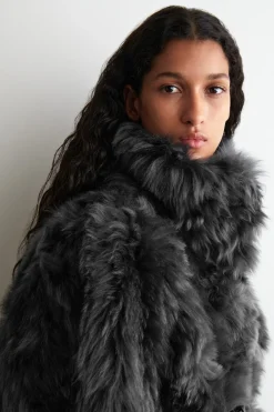 JACKE AUS SHEARLING MIT STEHKRAGEN