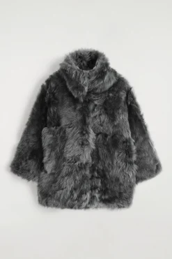 JACKE AUS SHEARLING MIT STEHKRAGEN