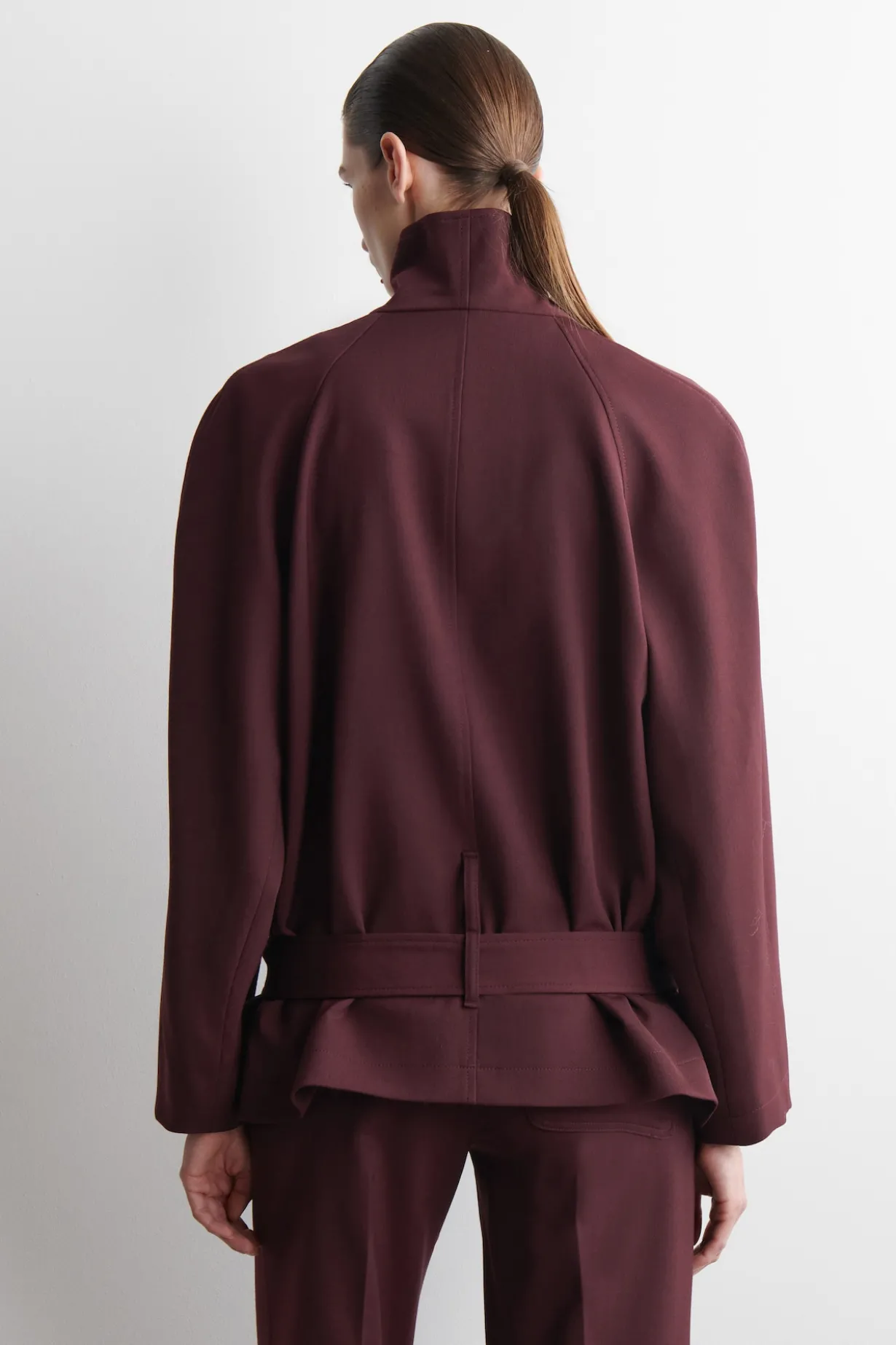 JACKE AUS WOLL-MIX MIT SCHALKRAGEN UND GÜRTEL