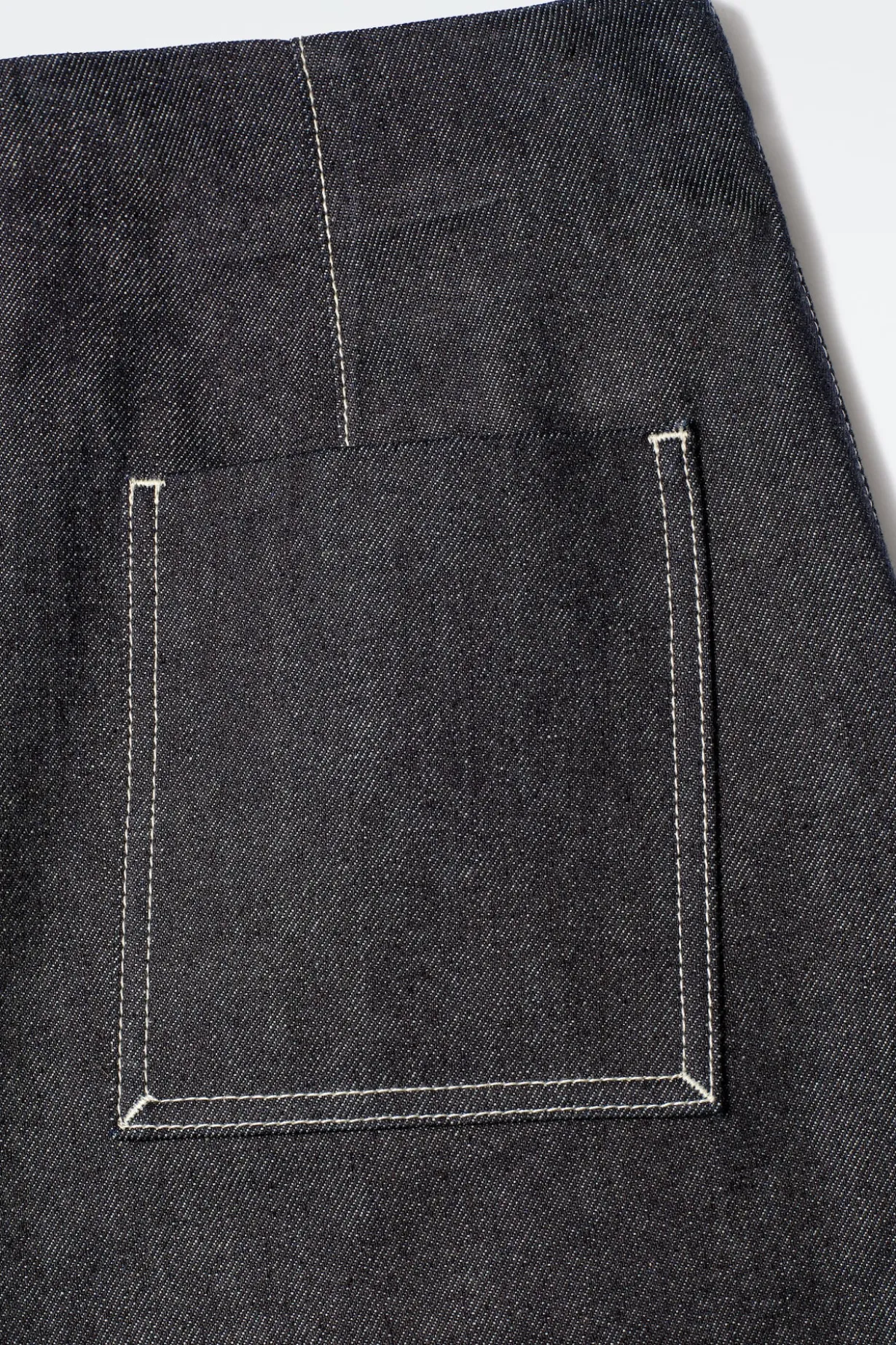 JEANS AUS DENIM MIT BARREL-BEIN