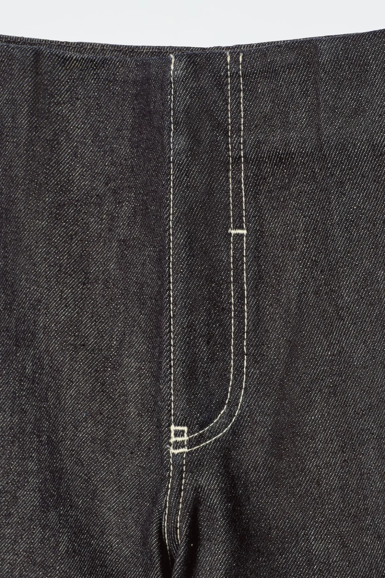 JEANS AUS DENIM MIT BARREL-BEIN