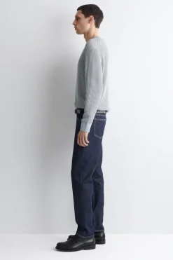 JEANS MIT SCHMALER PASSFORM UND GERADEM BEIN