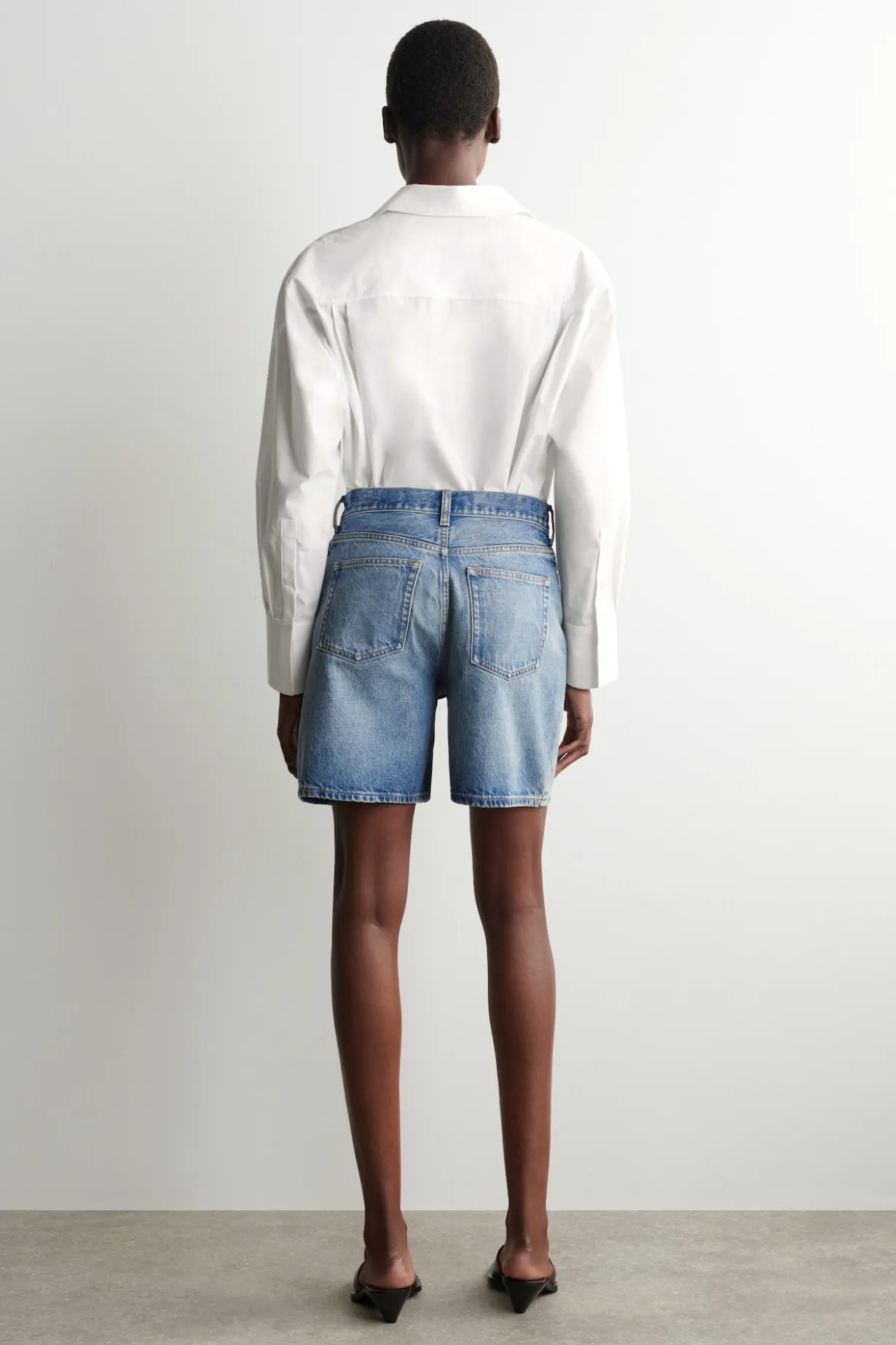 JEANSSHORTS MIT HOHEM BUND