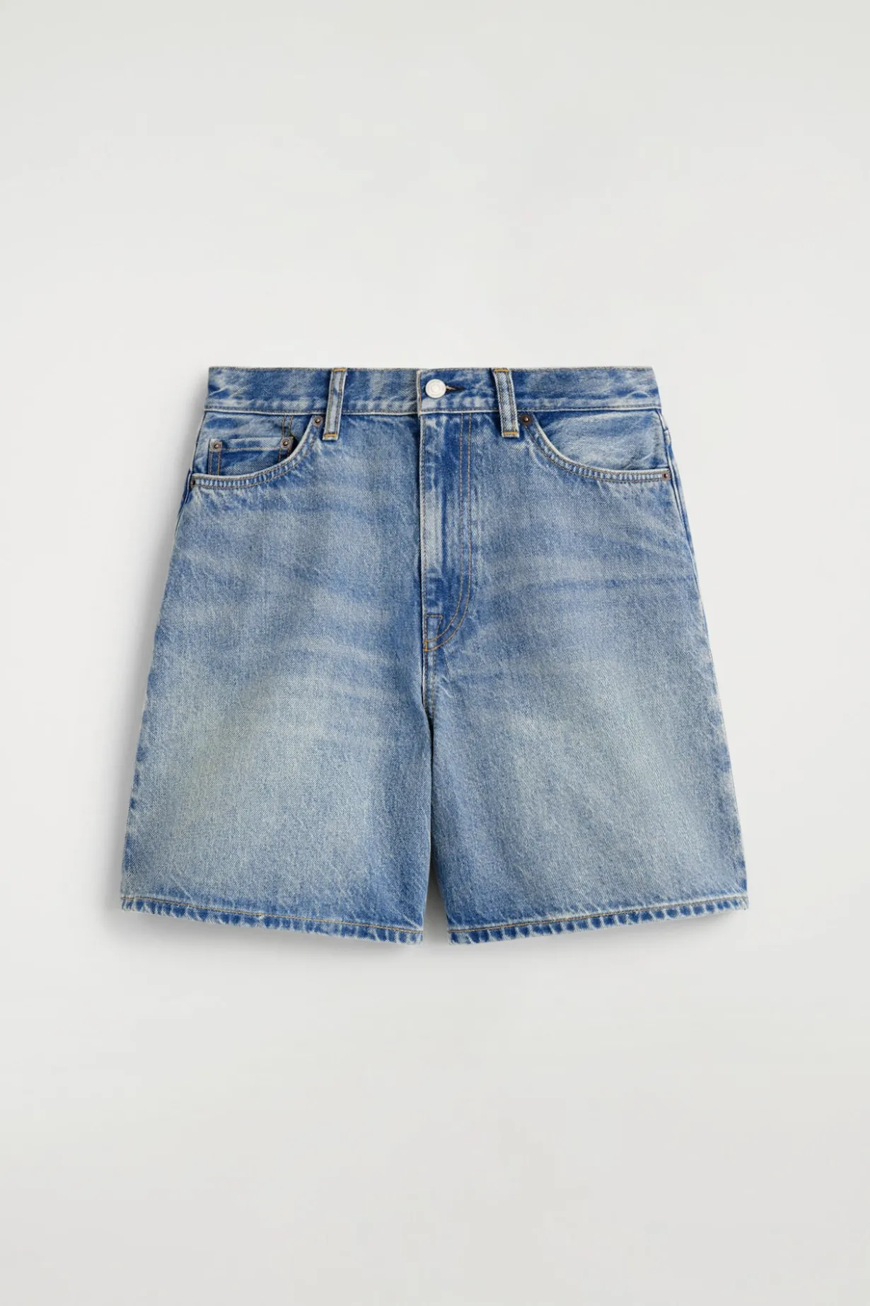 JEANSSHORTS MIT HOHEM BUND