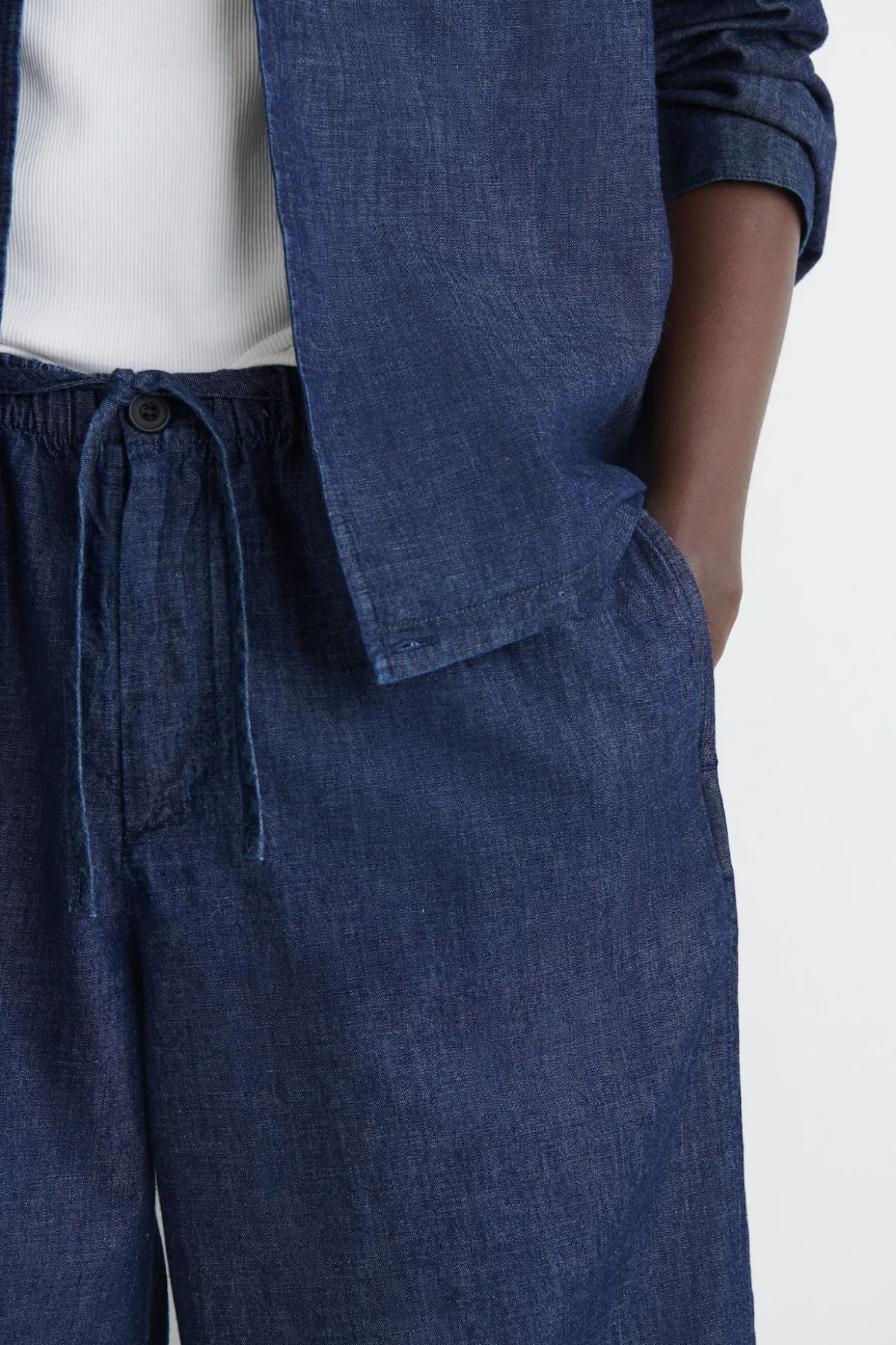 JEANSSHORTS MIT KORDELZUGBUND
