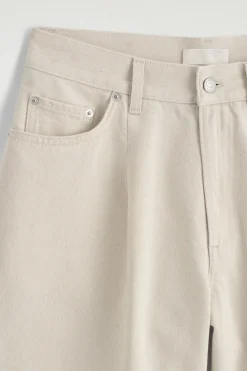 JEANSSHORTS MIT WEITEM BEIN