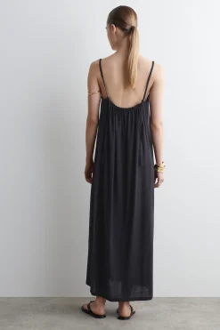 JERSEYKLEID MIT TRÄGERN UND KARREE-AUSSCHNITT