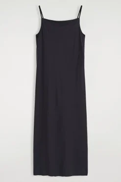 JERSEYKLEID MIT TRÄGERN UND KARREE-AUSSCHNITT